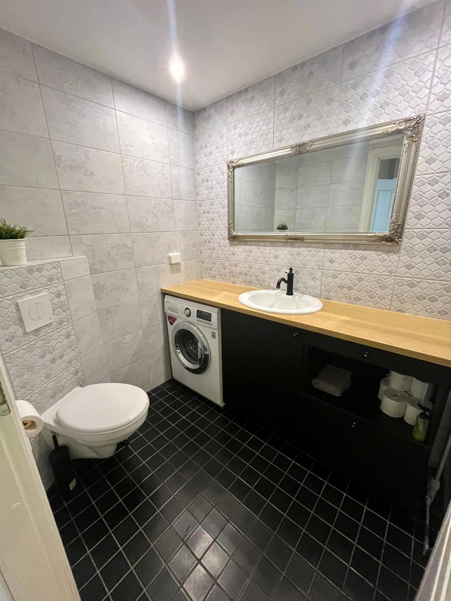 Old Town Apartment - Self Check In Võru Extérieur photo